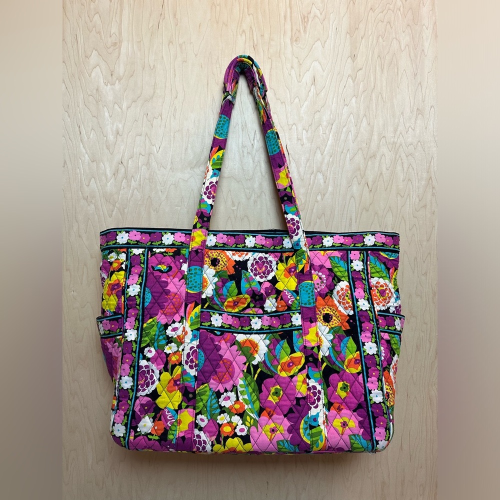Vera Bradley Get Carried Away Tote in Va Va Bloom